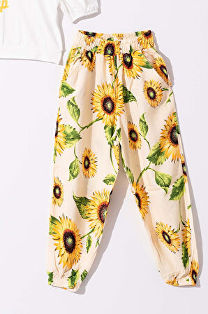 Kız Çocuk Ay Çiçeği Desenli  Eşofman Altı ve Yazı Baskılı Beyaz Eşofman Takım