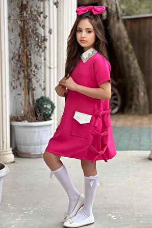 Kız Çocuk Yakası Taş İşlemeli Kısa Kollu Yanları Fiyonk Detaylı Önü Cepli Fuşya Elbise