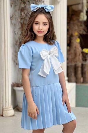 Kız Çocuk Göğsü Fiyonk Detaylı Eteği Pliseli Mavi Elbise