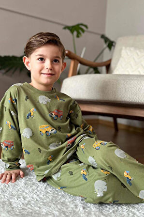 Erkek Çocuk Üzerinde Fil ve Papağan Digital Baskılı Yeşil Pijama Takımı