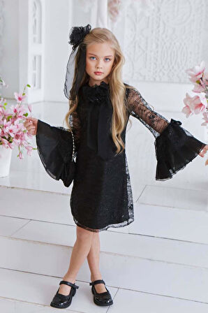 Kız Çocuk Boydan Üzeri Dantel İşlemeli Fiyonk Detaylı İspanyol Kollu Siyah Elbise