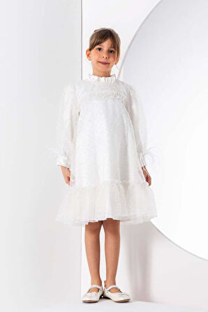 Kız Çocuk Yakası ve Göğsü Fırfırlı Bilekleri Kırçıllı Üzeri Puantiye Detaylı İçi Şifon Beyaz Elbise