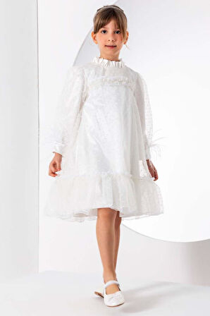 Kız Çocuk Yakası ve Göğsü Fırfırlı Bilekleri Kırçıllı Üzeri Puantiye Detaylı İçi Şifon Beyaz Elbise