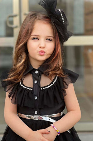 Kız Çocuk Gömlek Yaka Taş İşlemeli Göğsü Fırfırlı Sıfır Kol Kemerli Eteği Tüllü Siyah Elbise