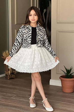 Kız Çocuk Bisiklet Yaka Penye T-shirt Zebra Desenli Jean Ceket Üzeri Kırçıllı Beyaz Etekli Takım