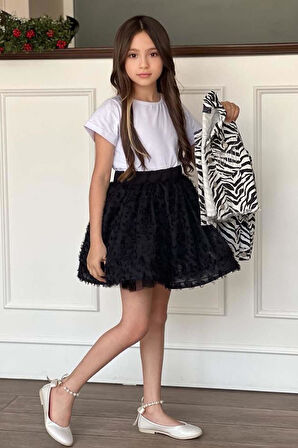 Kız Çocuk Bisiklet Yaka Penye T-shirt Zebra Desenli Jean Ceket Üzeri Kırçıllı Siyah Etekli Takım