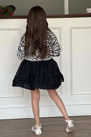 Kız Çocuk Bisiklet Yaka Penye T-shirt Zebra Desenli Jean Ceket Üzeri Kırçıllı Siyah Etekli Takım