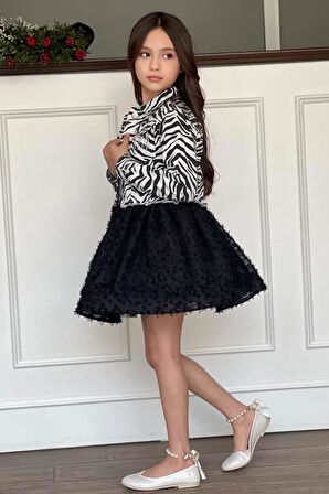 Kız Çocuk Bisiklet Yaka Penye T-shirt Zebra Desenli Jean Ceket Üzeri Kırçıllı Siyah Etekli Takım