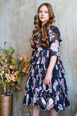 Kız Çocuk Üzeri Gül Desenli Yakası ve Eteği Kat Kat Fırfırlı Pliseli Siyah Elbise