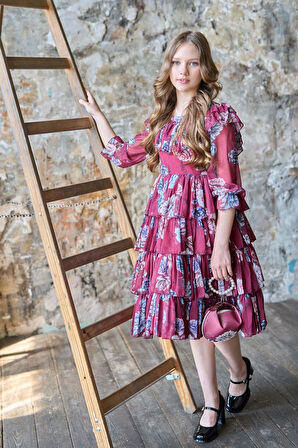 Kız Çocuk Üzeri Gül Desenli Yakası ve Eteği Kat Kat Fırfırlı Pliseli Bordo Elbise