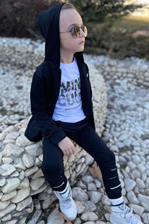 Erkek Çocuk Sırt Baskılı Minicool Yazı ve Paçaları Yırtmaç Detaylı Siyah Eşofman Takım