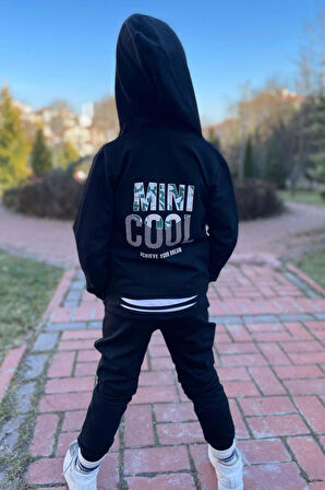 Erkek Çocuk Sırt Baskılı Minicool Yazı ve Paçaları Yırtmaç Detaylı Siyah Eşofman Takım