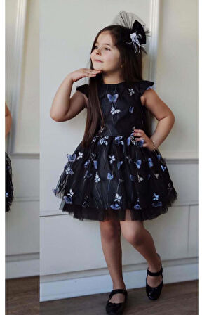 Kız Çocuk Omuzları Fırfır Detaylı Üzeri Kelebek Motifli Eteği Tüllü Siyah Elbise