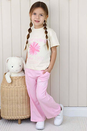 Kız Çocuk Üzeri Papatya Detaylı Ve Feeling Baskılı T-shirt Pembe Salaş Pantolon Alt Üst Takım