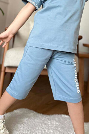 Erkek Çocuk Yakası ve Kol Uçlarında Yazı Detaylı LA Mavi Şortlu Takım