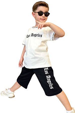 Erkek Çocuk Yakası ve Kol Uçlarında Yazı Detaylı LA Beyaz Şortlu Takım