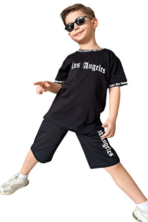 Erkek Çocuk Yakası ve Kol Uçlarında Yazı Detaylı LA Siyah Şortlu Takım