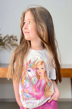 Kız Çocuk Üzeri Digital Bebek ve At Baskılı Yazı Detaylı T-shirt Mor Şortlu Takım