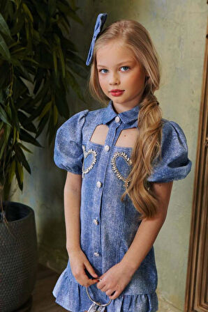 Kız Çocuk Göğsü Yırtmaç Detaylı Elmas Kalp İşlemeli Balon Kollu Mavi Kot Elbise