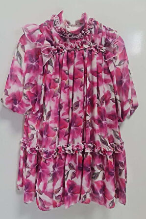 Kız Çocuk Yakası ve Omuzları Fırfır Detaylı Çiçek İşlemeli Pliseli Pembe Elbise