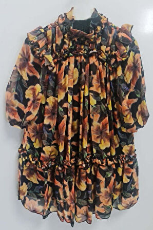 Kız Çocuk Yakası ve Omuzları Fırfır Detaylı Çiçek İşlemeli Pliseli Siyah Elbise