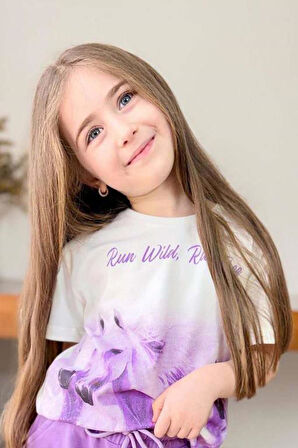 Kız Çocuk Üzeri Digital At ve Yazı Baskılı Lila Şortlu Takım