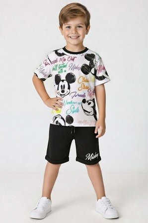 Erkek Çocuk Ayıcık Desen ve Renkli Yazılarla Penye T-Shirt Siyah Şortlu Takım