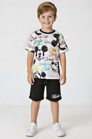 Erkek Çocuk Ayıcık Desen ve Renkli Yazılarla Penye T-Shirt Siyah Şortlu Takım