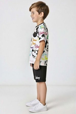 Erkek Çocuk Ayıcık Desen ve Renkli Yazılarla Penye T-Shirt Siyah Şortlu Takım