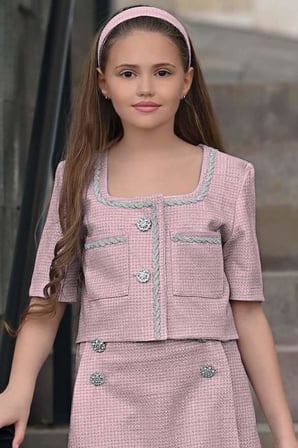 Kız Çocuk Çiçek Taş Düğme Detaylı Kare Yaka Ceket Düğme Detaylı Parlak ve Simli Kumaş Pembe Etekli Takım