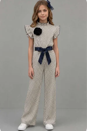 Kız Çocuk Yakası ve Omuzları Fırfır Detaylı Üzeri Boydan Puantiyeli Bej Tulum