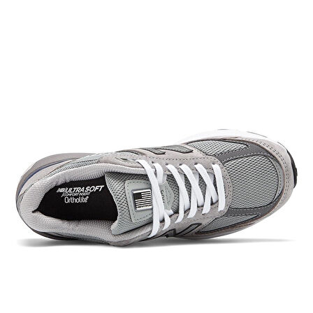 New Balance 990v5
Grey Unisex Sneaker 