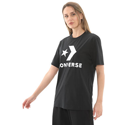 10025458-001 Converse Go-To Star Chevron Logo Standard-Fıt T-Shırt T-Shirt Siyah