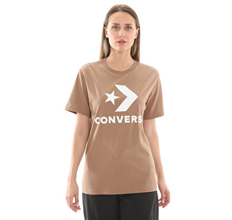 10025458-230 Converse Go-To Star Chevron Logo Standard-Fıt T-Shırt T-Shirt Kahve
