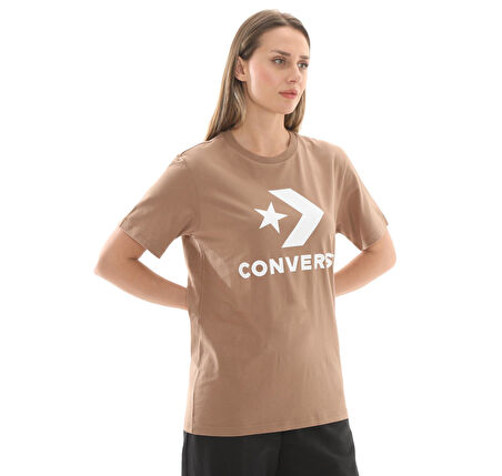 10025458-230 Converse Go-To Star Chevron Logo Standard-Fıt T-Shırt T-Shirt Kahve