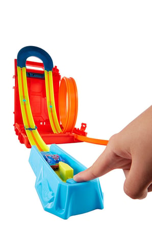 Hot Wheels Track Builder Benzin Bidonu Akrobasi Seti: Kendi Pistini İnşa Et, Hız ve Akrobasiye Doy!