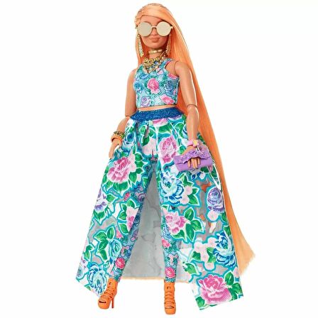 Barbie Extra Şık Bebek Ve Yavru Kedisi HHN14