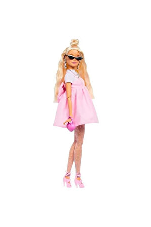 HYV27 Barbie Deluxe Style Doll 