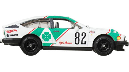 Hot Wheels Boulevard Premium Araçlar GJT68 - JBL16 ALFA ROMEO GTV6 3.0 