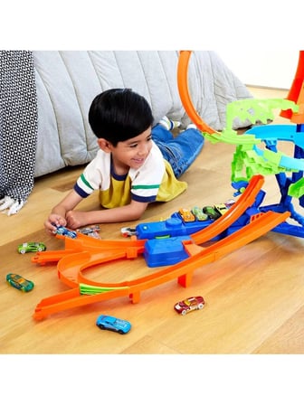 Hot Wheels Akrobasi Pistleri Motorlu Hızlandırıcı ile Havada Çarpışma Oyun Seti JFD12