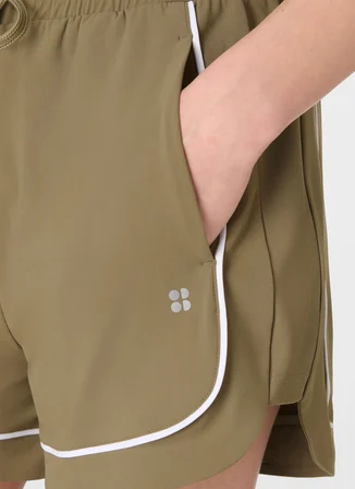 Sweaty Betty SB10349P-030 EXPLORER TRACK PIPED S Yeşil Kadın Şort