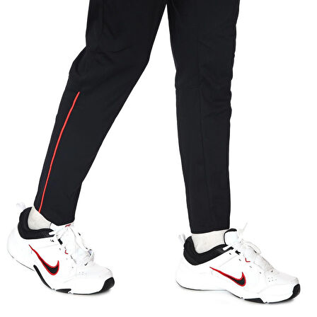 Nike DJ1196-101 Defyallday Sneaker