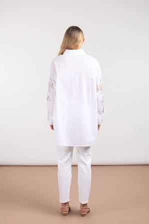 Sempre Kadın Kolları Pul ve Çiçek Süslemeli Uzun Kollu Oversize Gömlek 2832 Beyaz