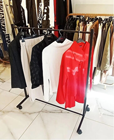 LUNA Paslanmaz Tekerlekli Siyah Metal Konfeksiyon Elbise Kıyafet Askısı, Mağaza Tipi Askılık