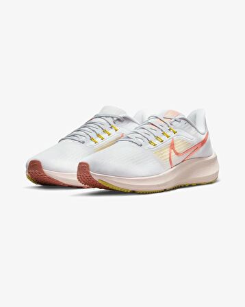 Nike Air Zoom Pegasus 39 Kadın Açık Pembe Koşu Ayakkabısı
