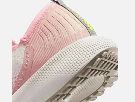 Dc4269-101 Nike Escape Run Kadın Yürüyüş Koşu Spor Ayakkabı