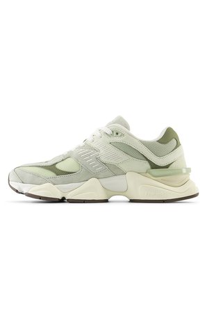 New Balance 9060 Kadın Spor Ayakkabı