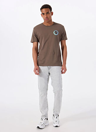Billabong TROPICAL PETS PREMIUM SS 24A351506 Kahve Bisiklet Yaka Regular Fit Düz Erkek T-Shirt