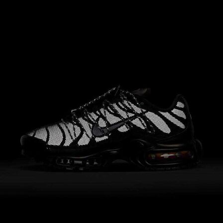 Nike Air Max Plus Surfaces With Toggle Laces and in "Black/Metallic Silver" FZ2770-001