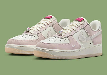 Nike Air Force 1 Low '07 LX
Year of the Dragon Sneaker 